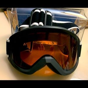 Ski goggles. Like new. No major scratches.